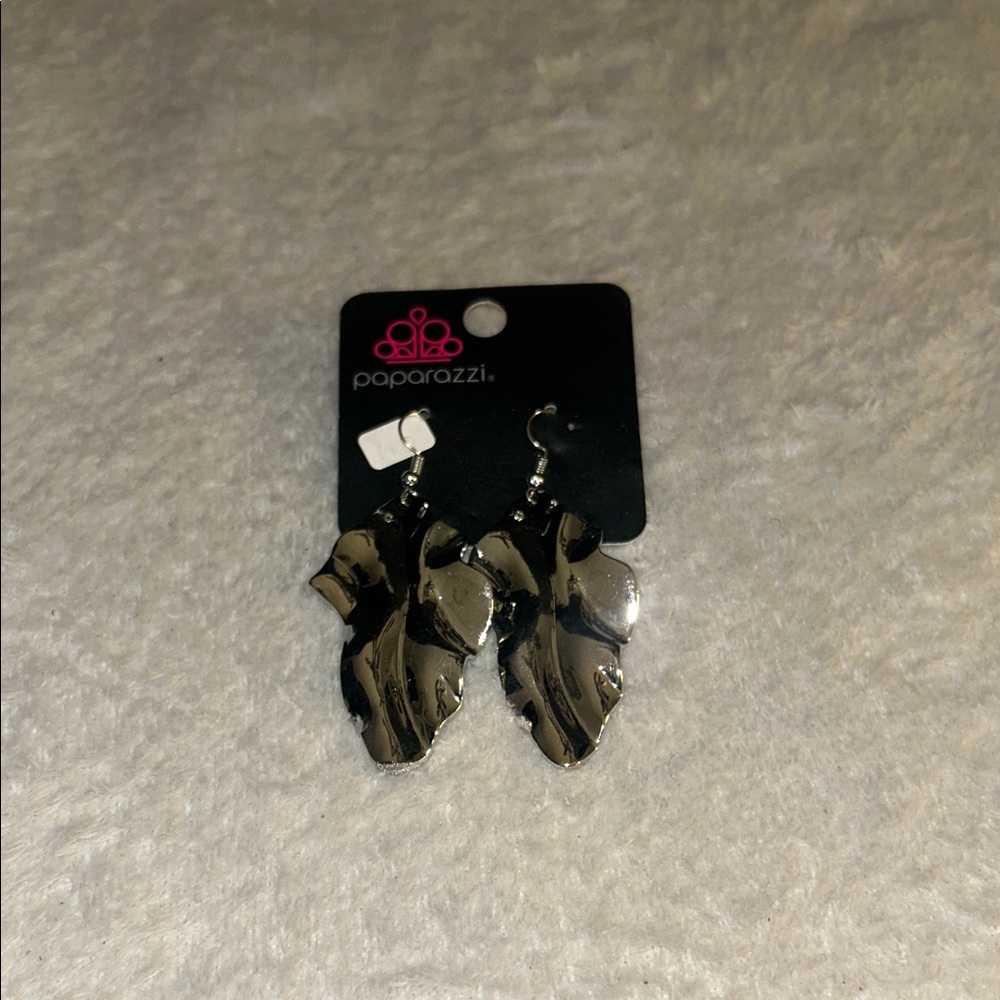 Paparazzi Metallic Leaf Earrings